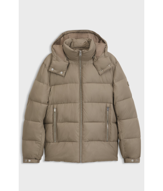 Water-repellent puffer jacket with adjustable hood
